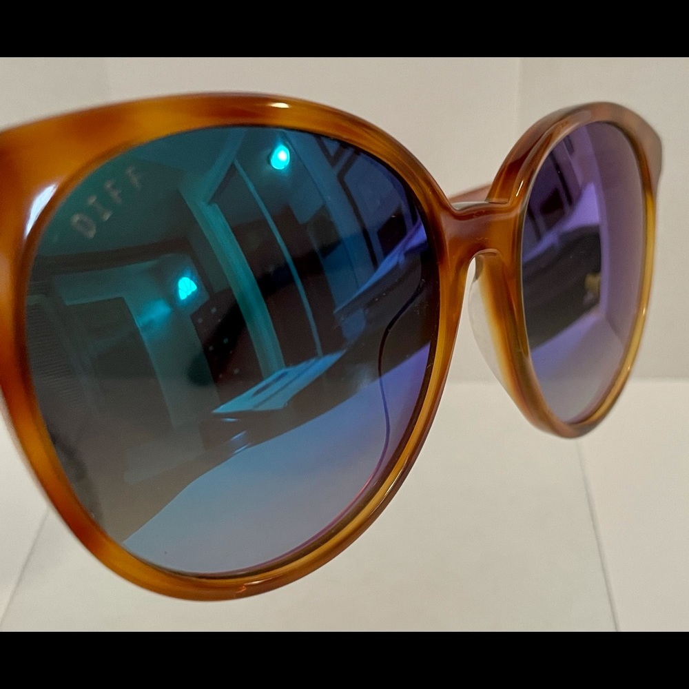 Diff Cosmo Polarized Sunglasses